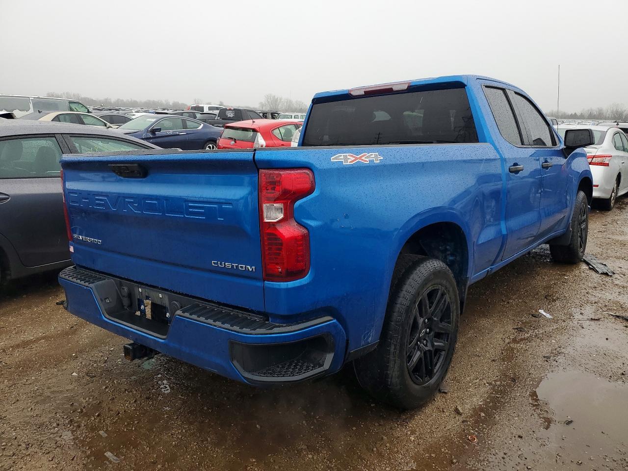 2022 Chevrolet Silverado K1500 Custom - Фото 3