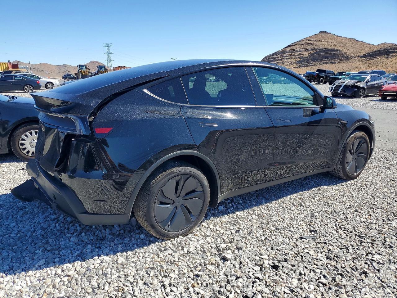 2026 Tesla Model Y - Фото 3