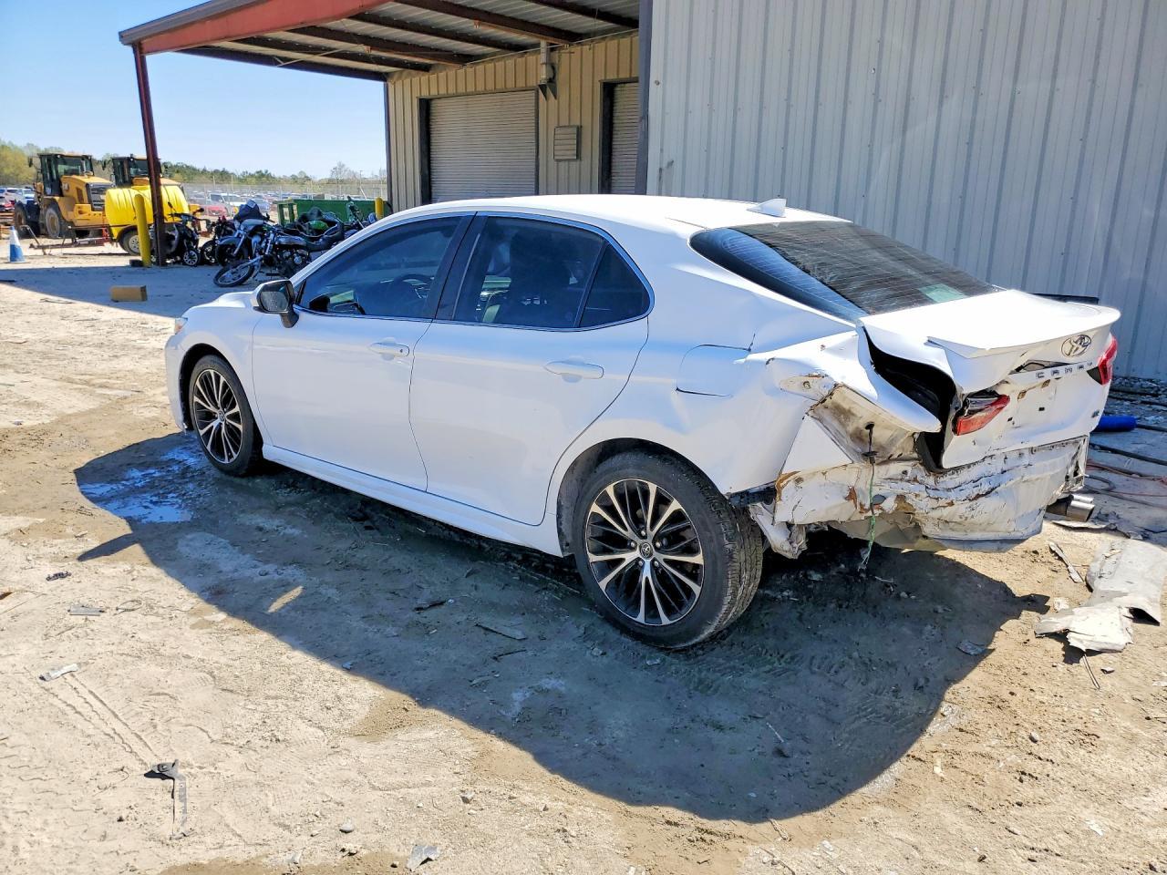 2019 Toyota Camry Se - Фото 2