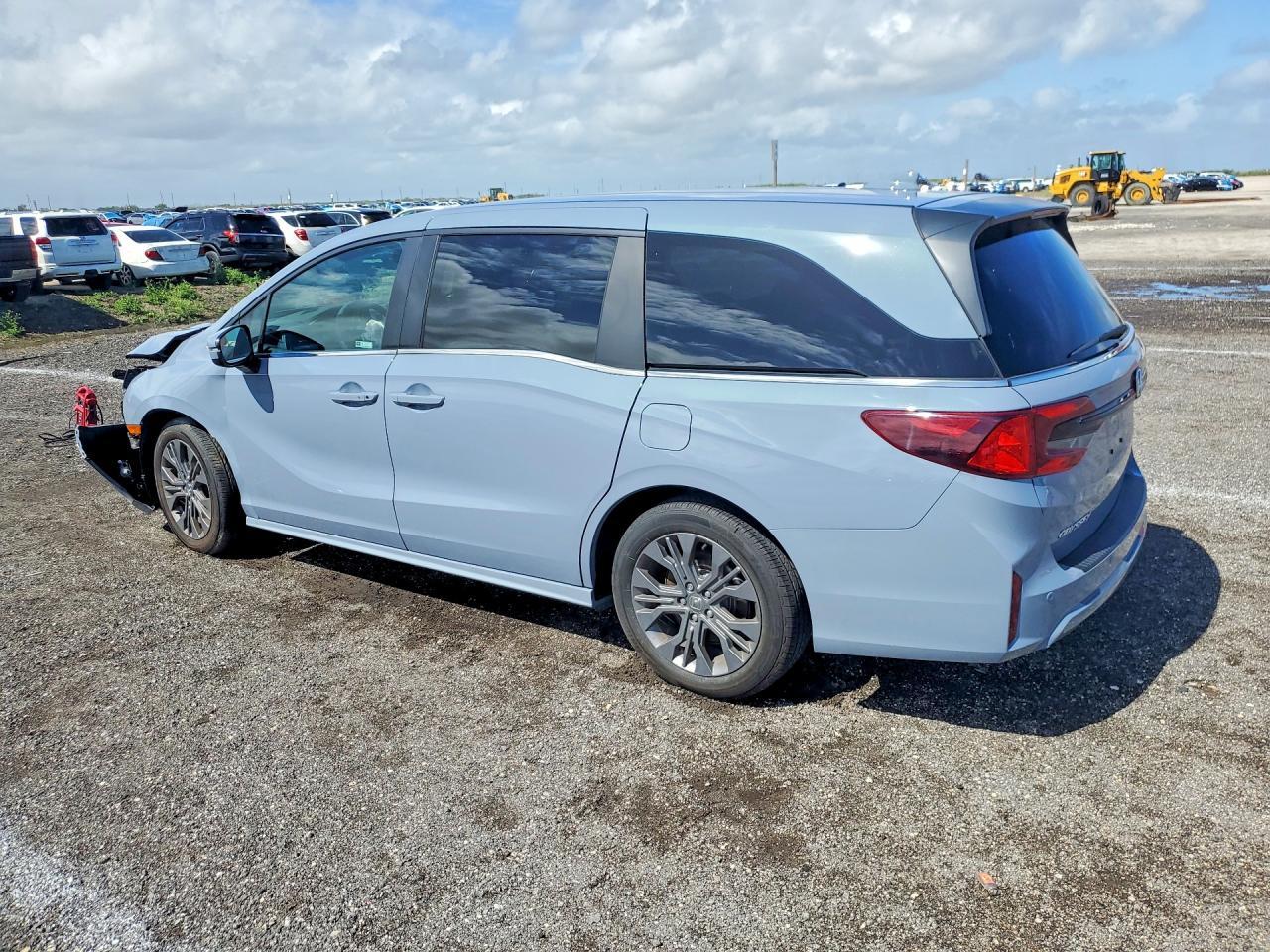 2025 Honda Odyssey Touring - Image 2