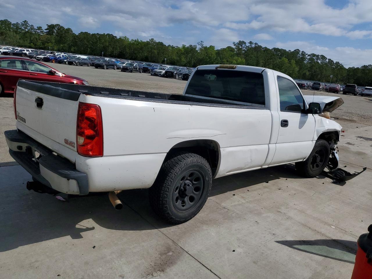 2007 GMC New Sierra C1500 Classic - Image 3