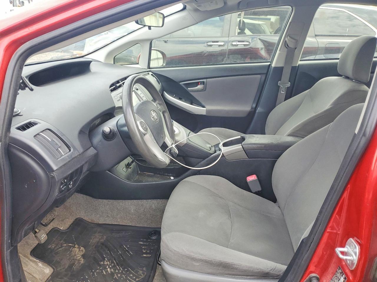 2012 Toyota Prius Three - Image 7