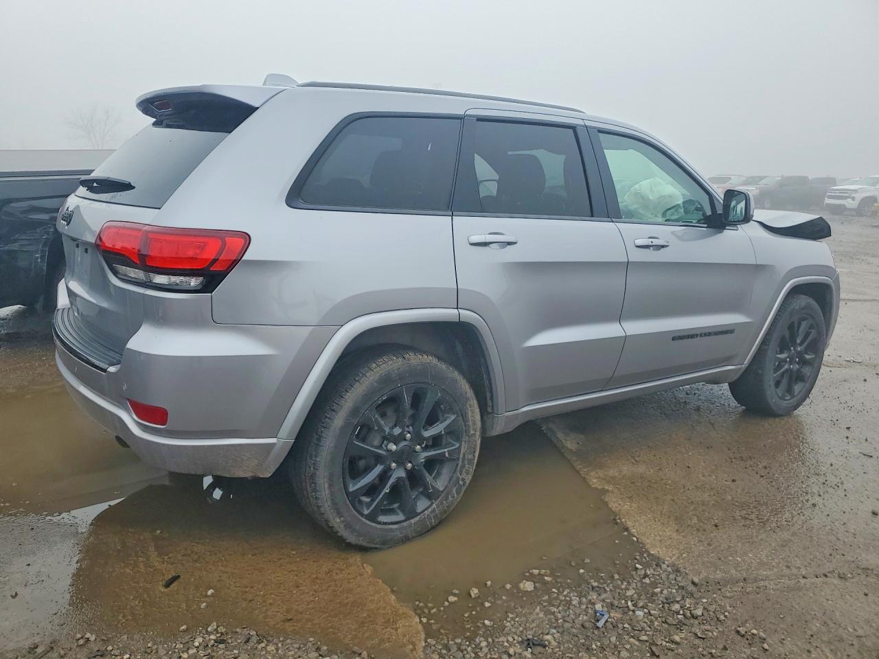 2018 Jeep Grand Cherokee Laredo - Image 3