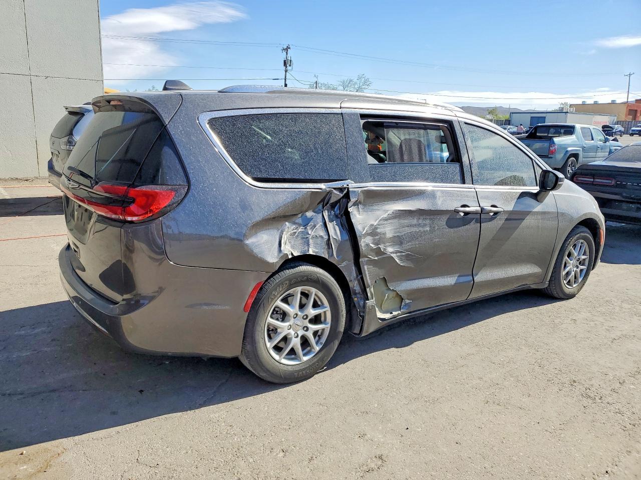 2021 Chrysler Pacifica Lx - Image 3