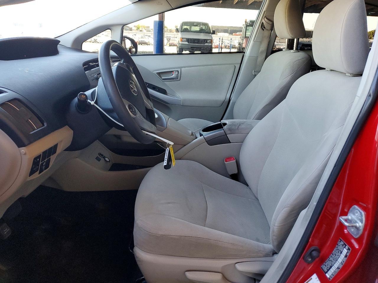 2012 Toyota Prius Two - Фото 7