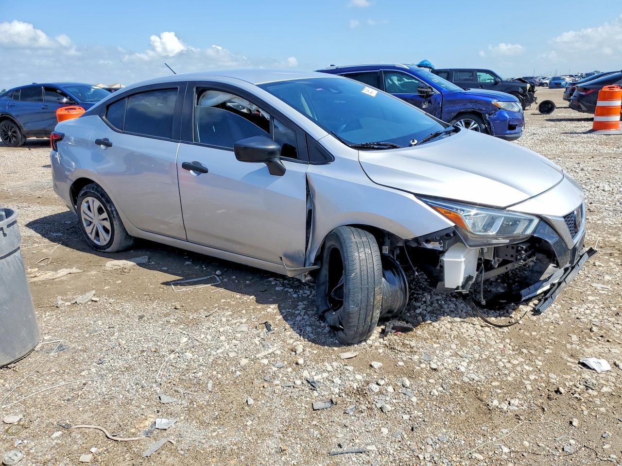 2020 Nissan Versa S - Image 4