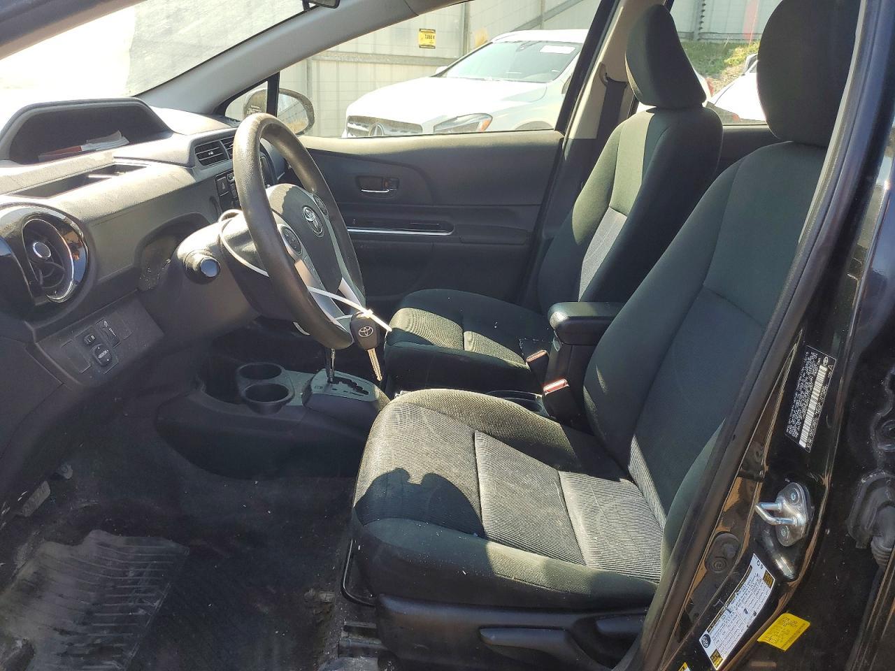 2016 Toyota Prius C Two - Фото 7