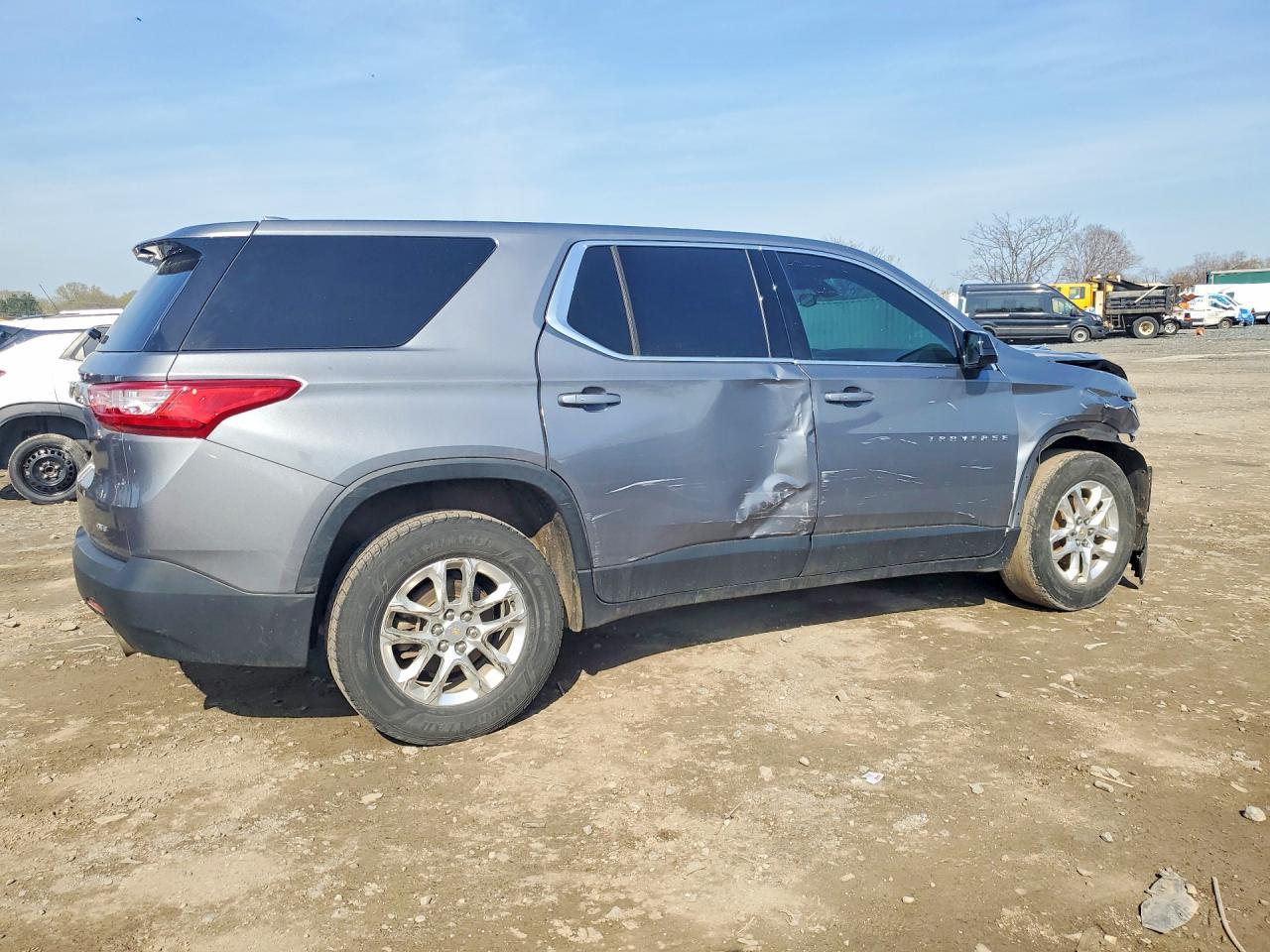 2019 Chevrolet Traverse Ls - Фото 3