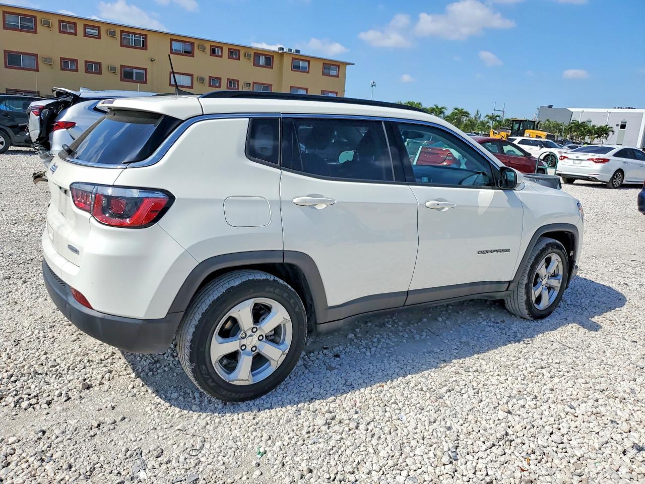 2020 Jeep Compass Latitude - Image 3