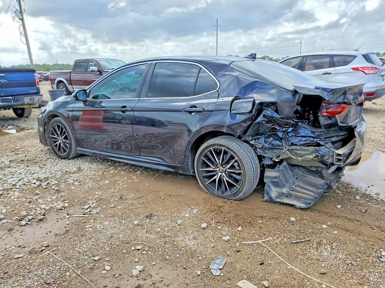 2021 Toyota Camry Se - Image 2