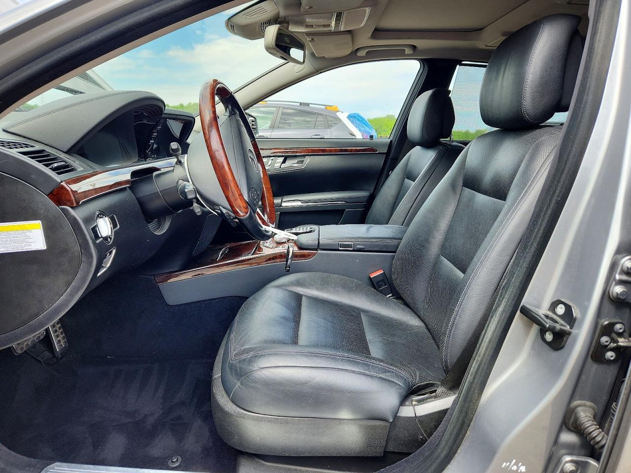 2011 Mercedes-Benz S 550 4Matic - Image 7