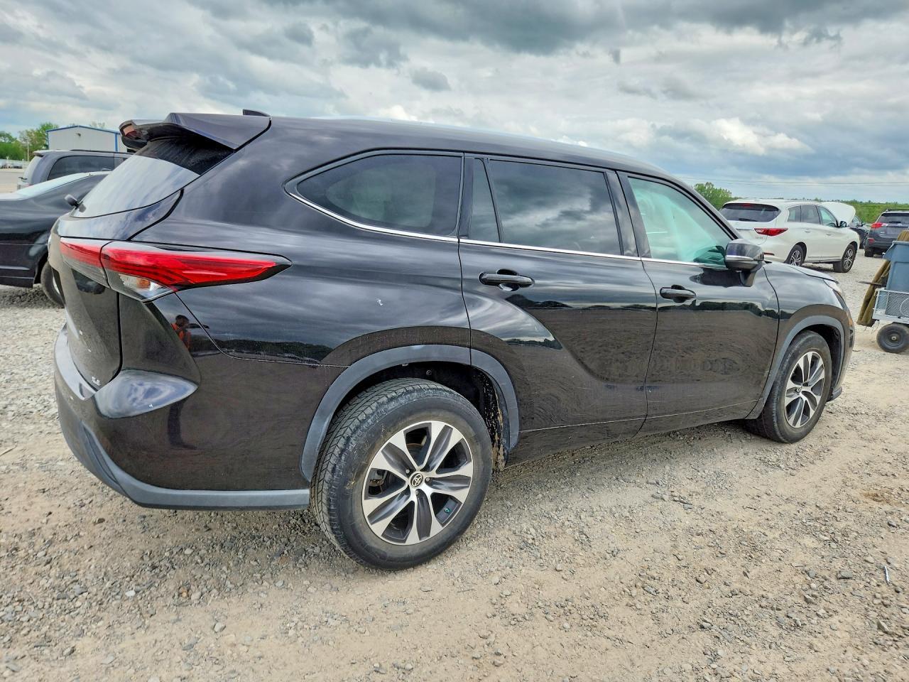 2021 Toyota Highlander Xle - Фото 3