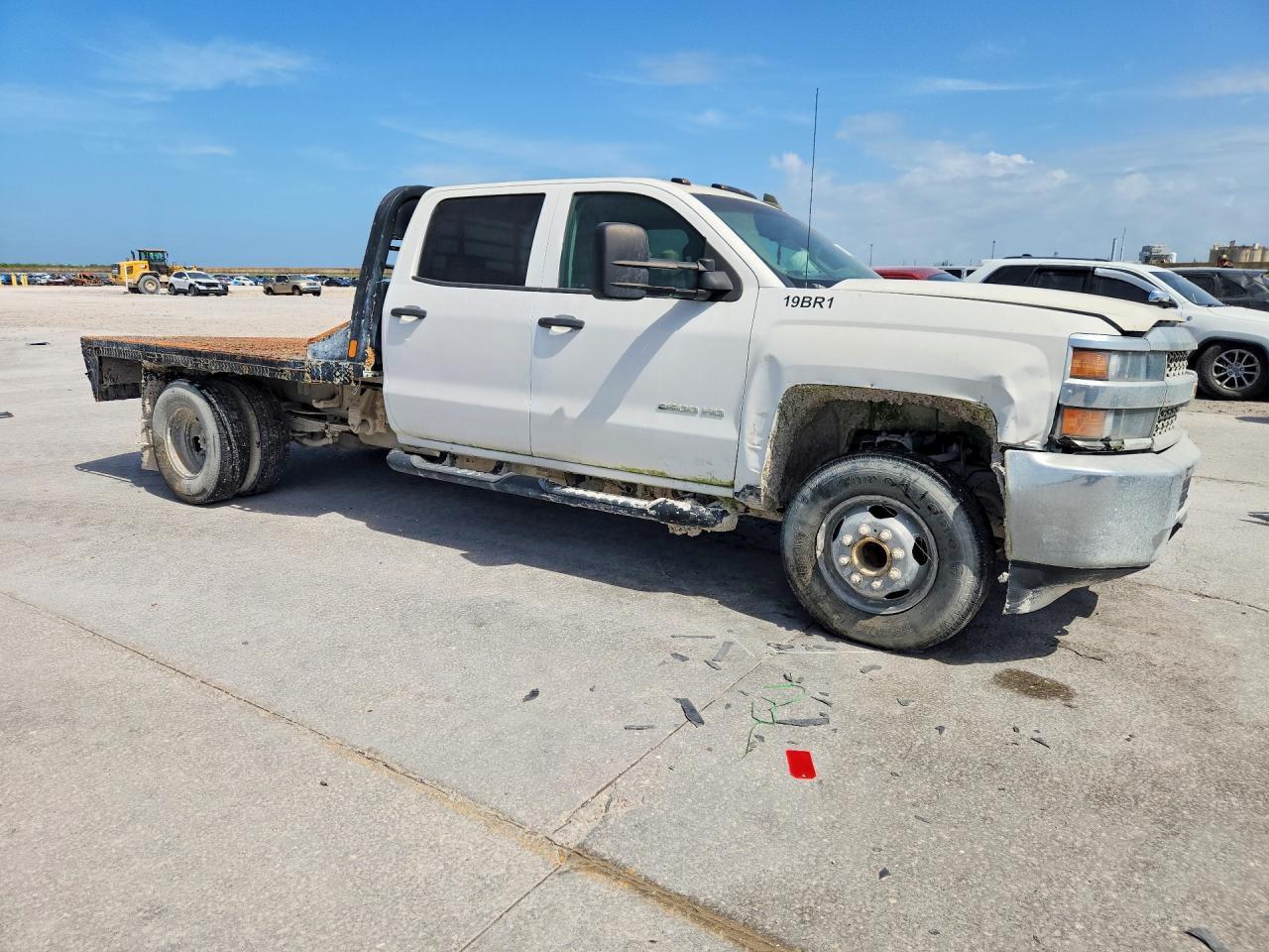 2019 Chevrolet Silverado C3500 6.0L V-8 Flat Bed - Фото 4