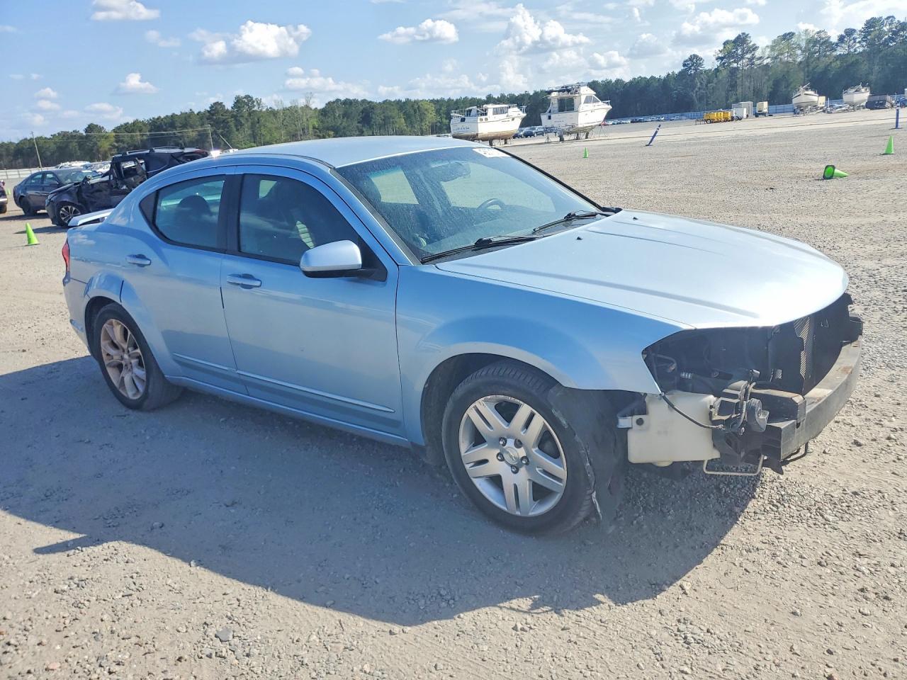 2013 Dodge Avenger R - Image 4