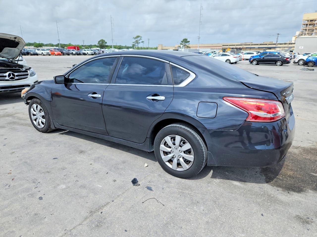 2013 Nissan Altima 2.5 - Фото 2