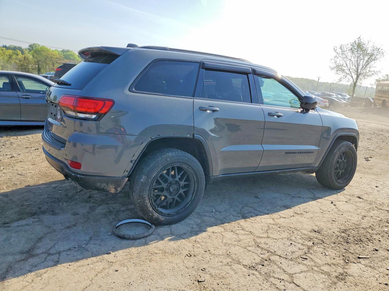 2019 Jeep Grand Cherokee Laredo - Фото 3