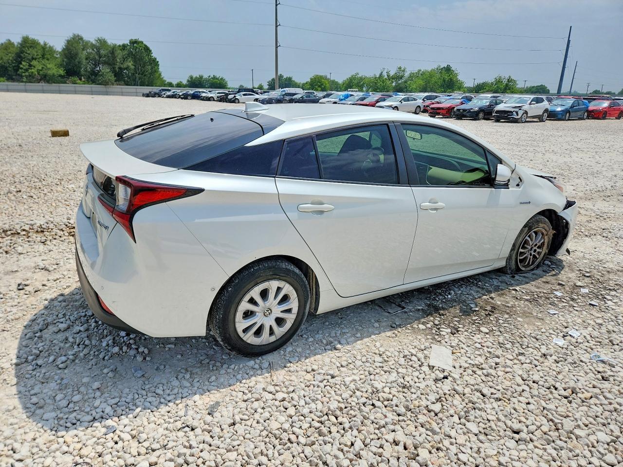 2020 Toyota Prius Le - Фото 3