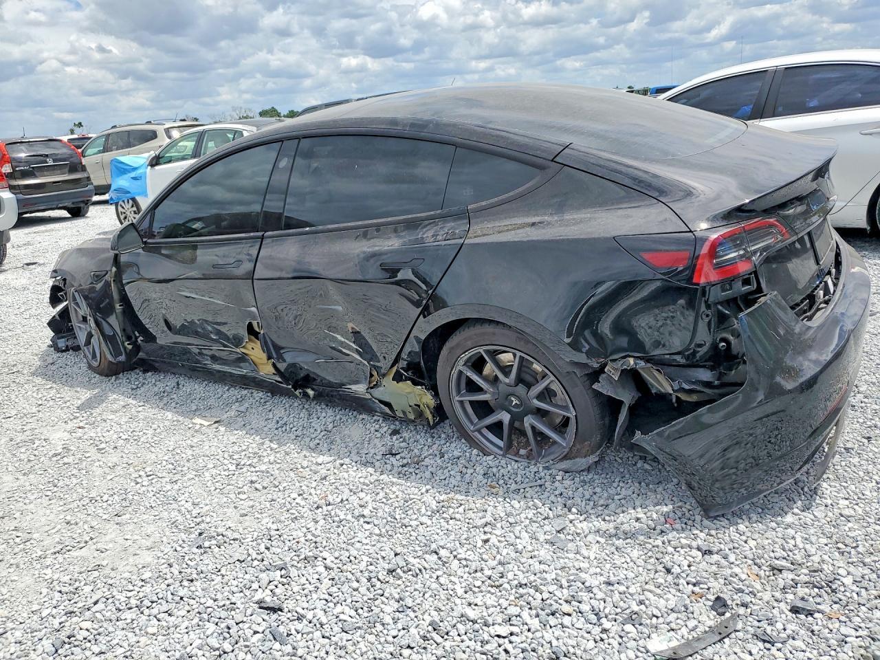 2023 Tesla Model 3 - Фото 2