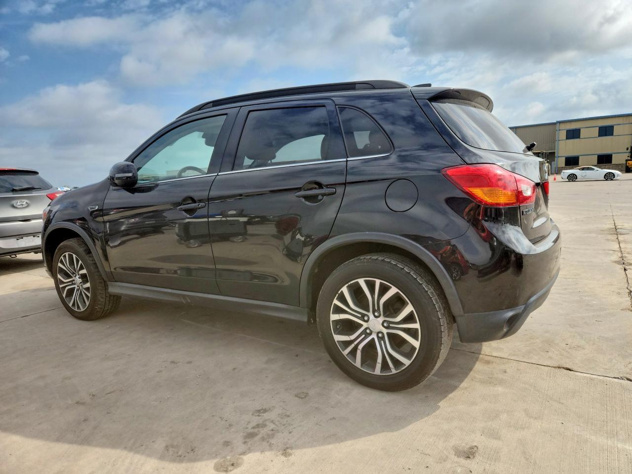 2017 Mitsubishi Outlander Sport Sel - Фото 2