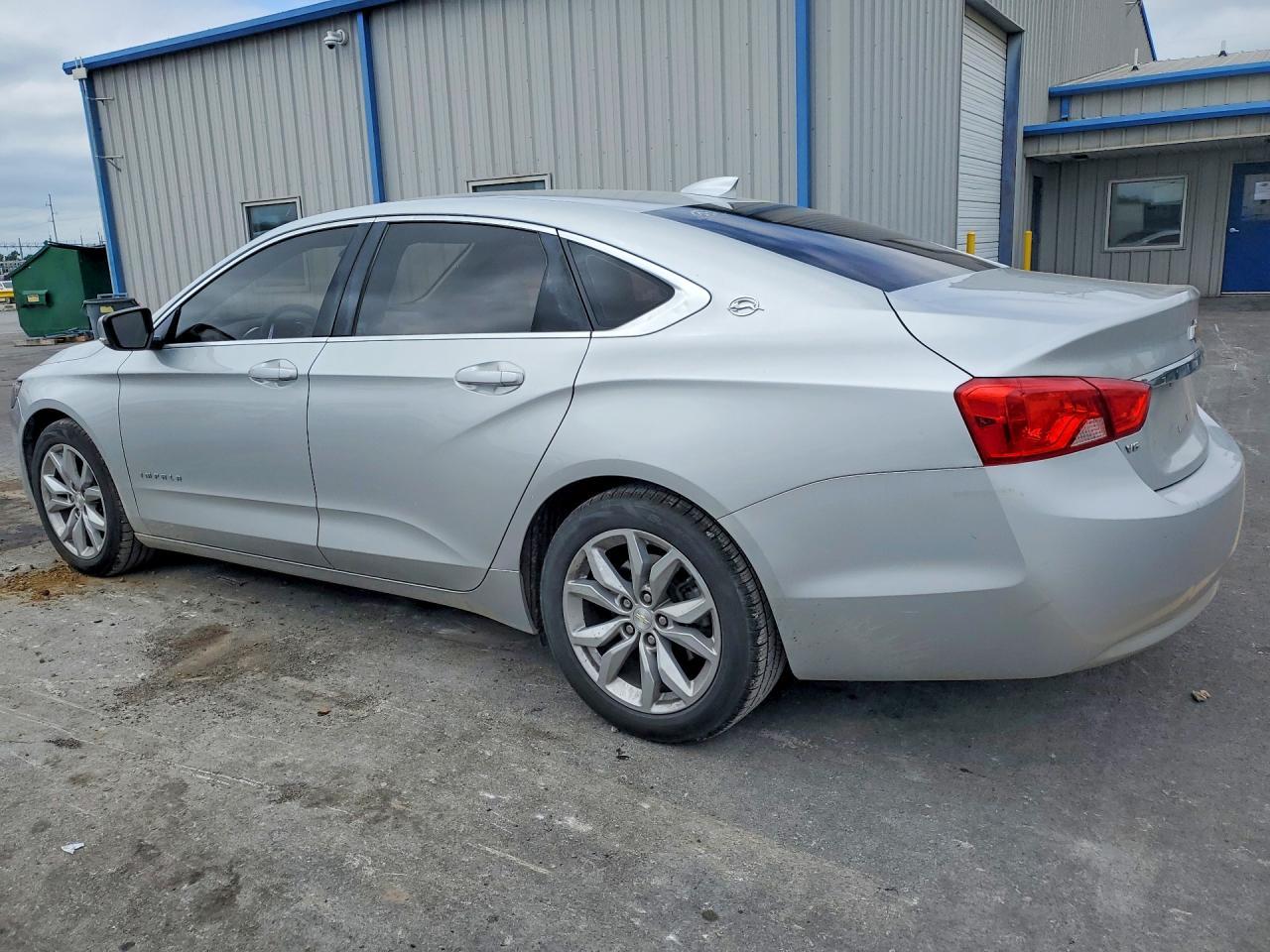 2017 Chevrolet Impala Lt - Image 2