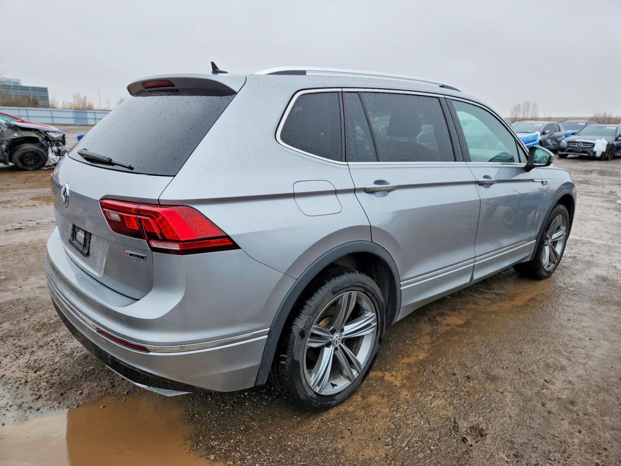 2021 Volkswagen Tiguan Sel Premium R-Line - Image 3