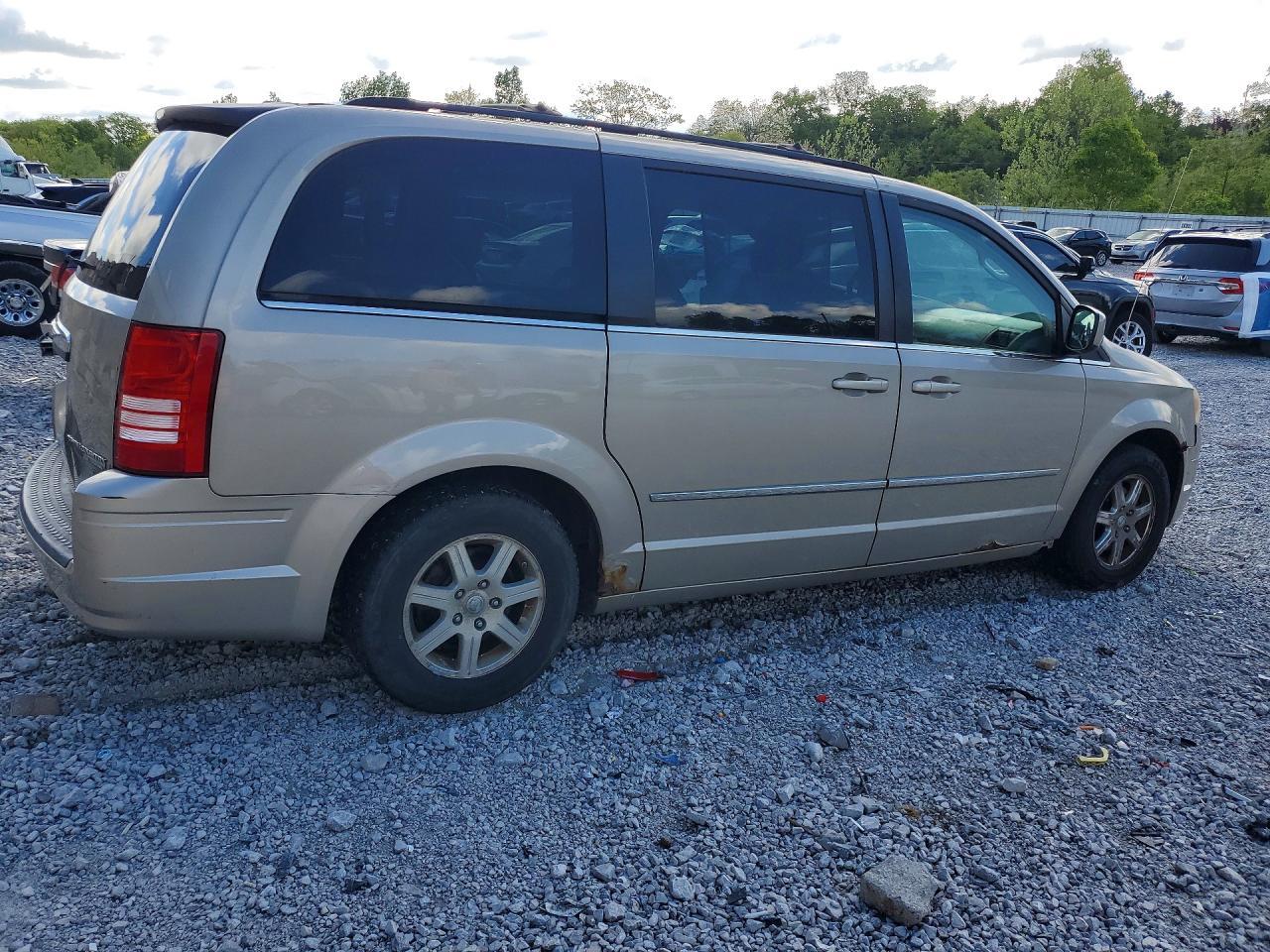 2009 Chry Town And Country - Image 3