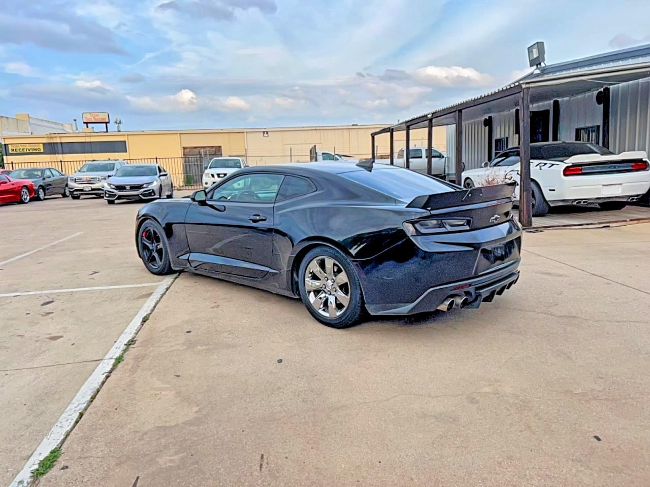 2017 Chevrolet Camaro Lt - Image 3