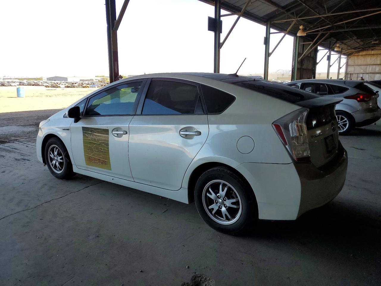 2010 Toyota Prius Iv - Image 2