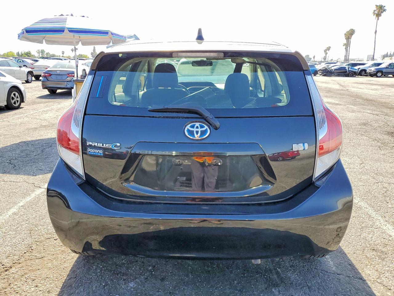 2016 Toyota Prius C Persona Special Edition - Фото 6