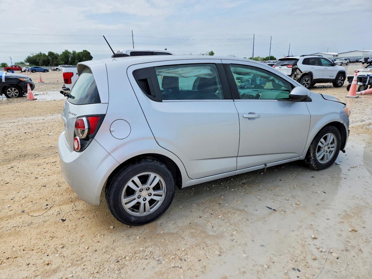 2016 Chevrolet Sonic Lt - Image 3