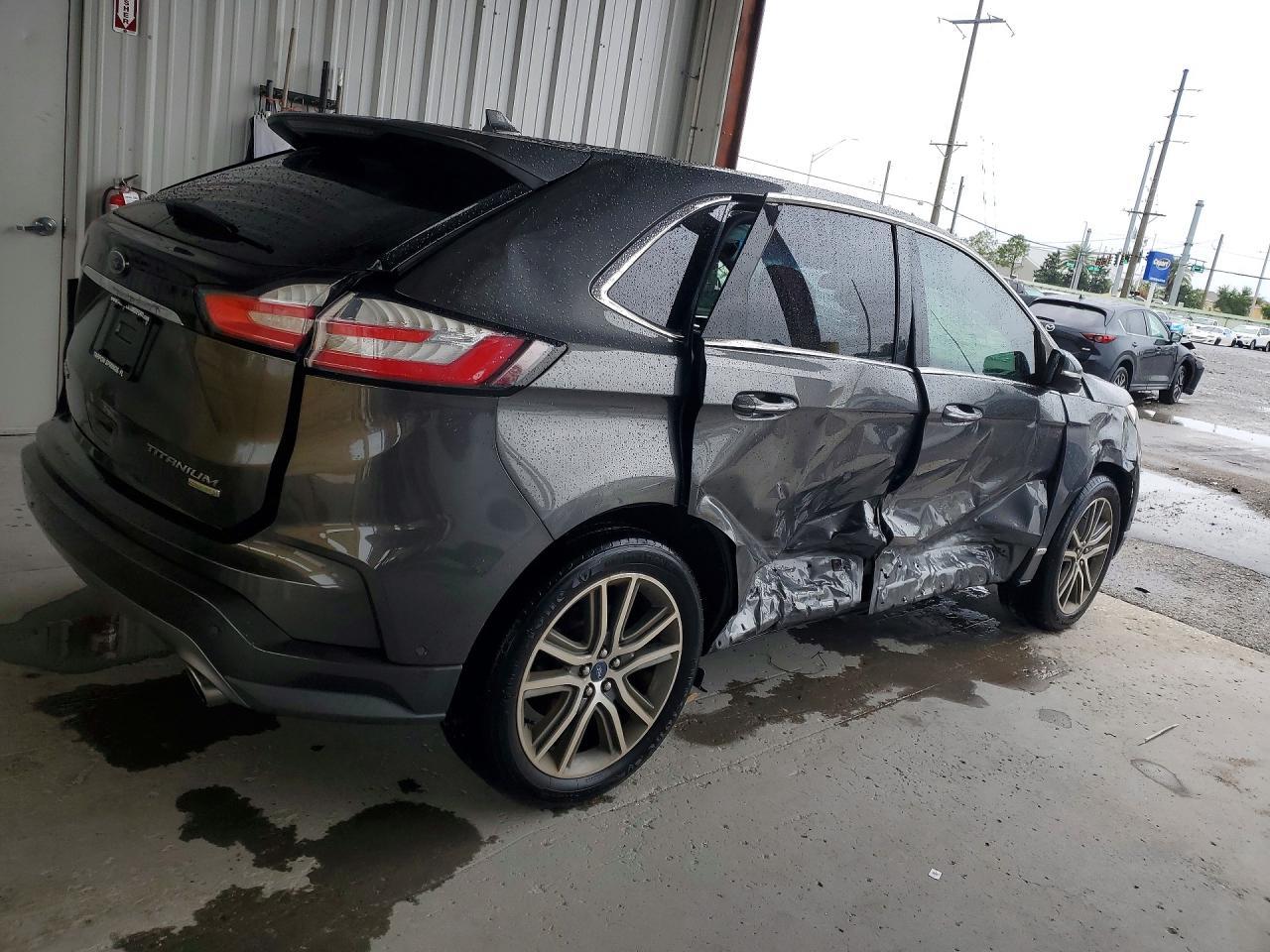 2019 Ford Edge Titanium - Фото 3