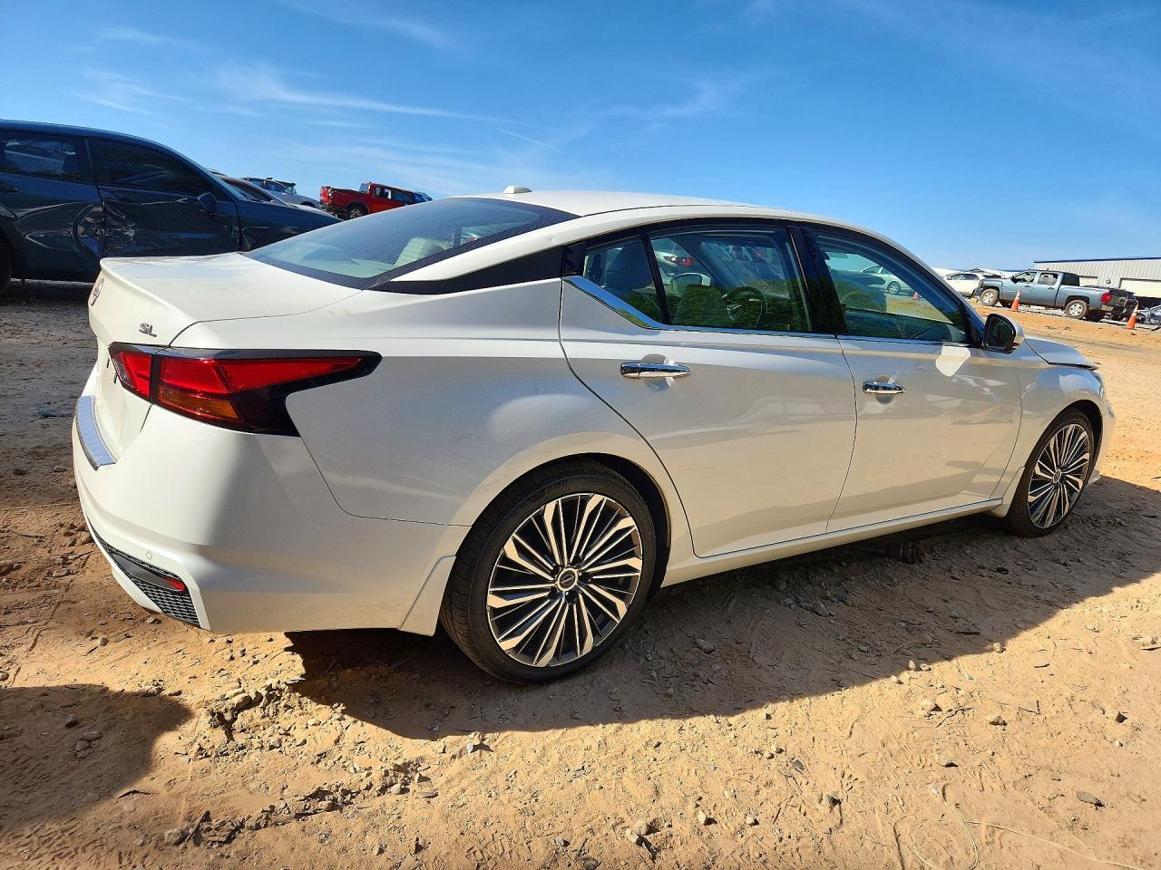 2023 Nissan Altima Sl - Image 3
