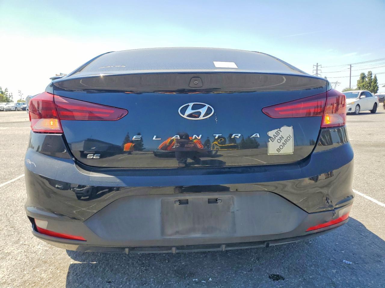 2020 Hyundai Elantra Se - Image 6
