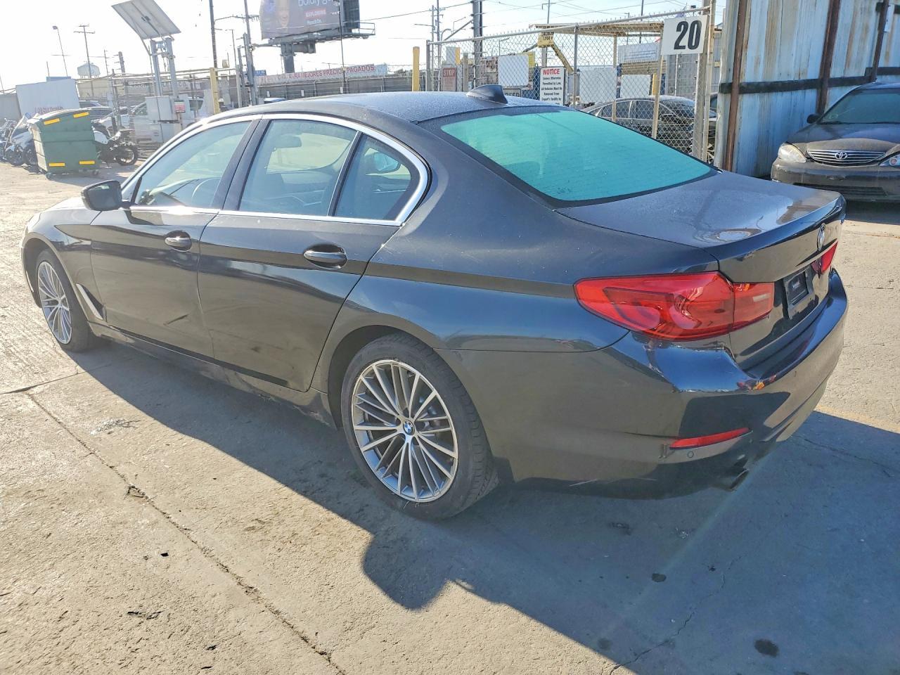 2020 BMW 530 I - Image 2