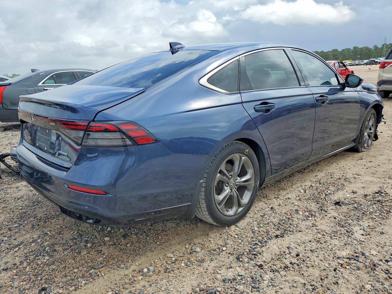2023 Honda Accord Hybrid Exl - Image 3