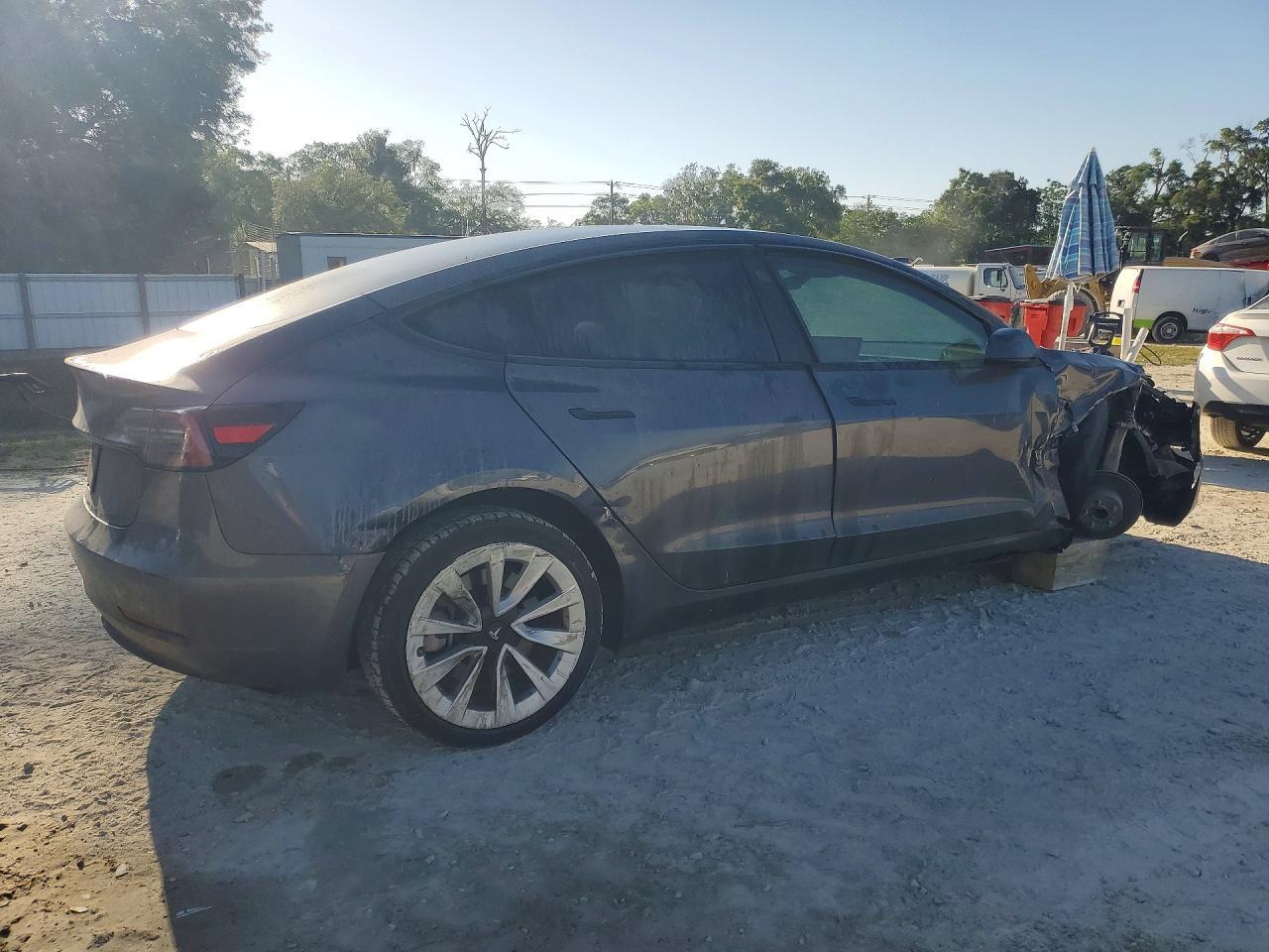 2023 Tesla Model 3 - Фото 3