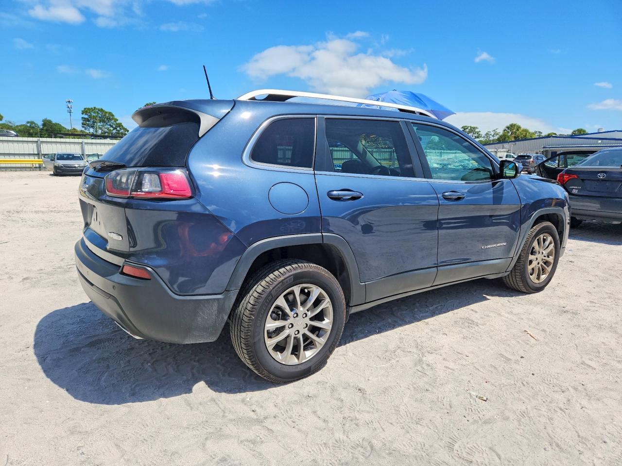 2021 Jeep Cherokee Latitude Lux - Image 3