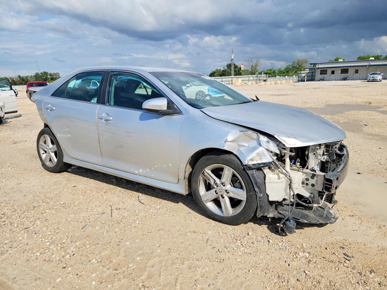 2014 Toyota Camry Se - Image 4