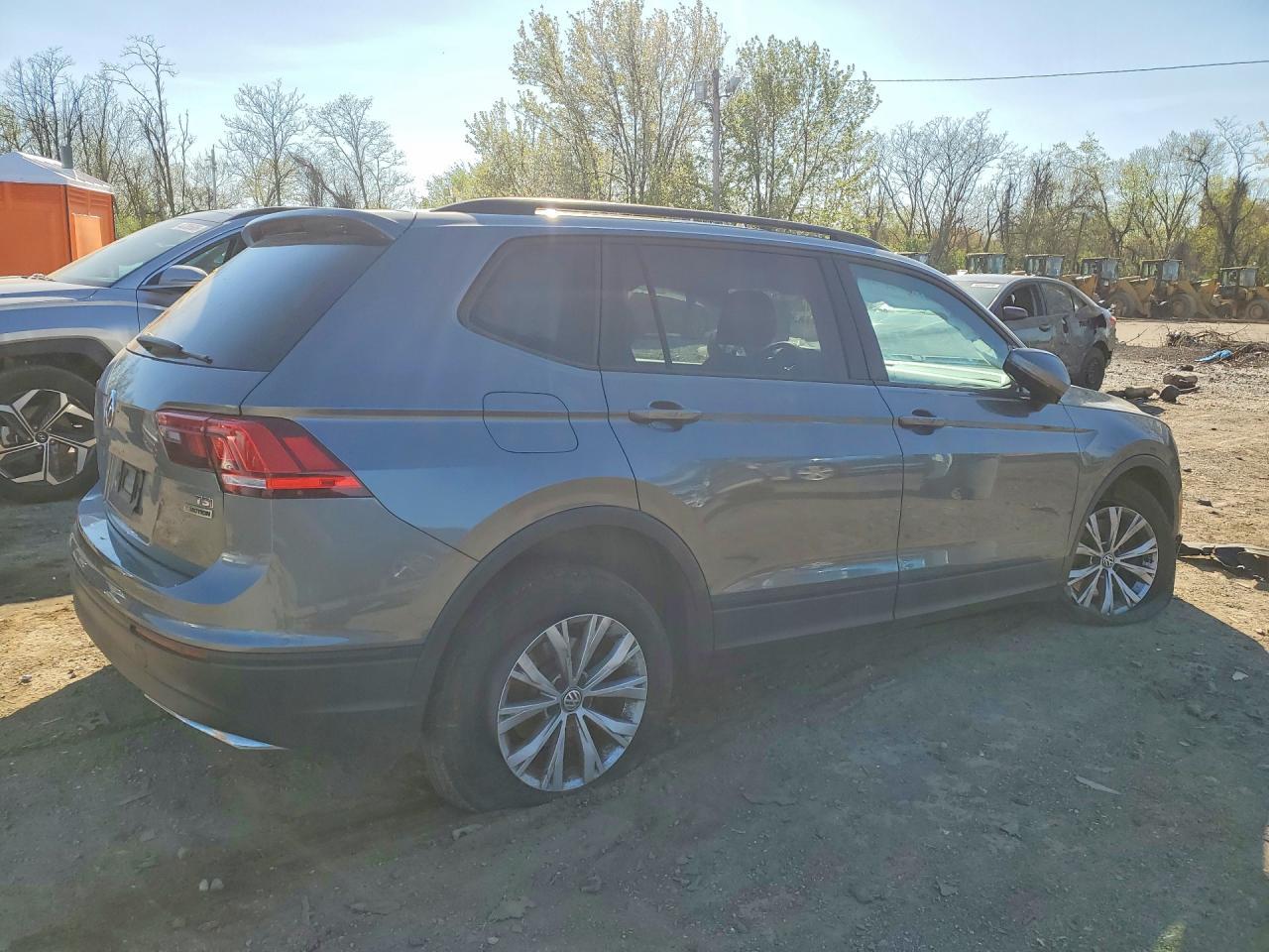 2018 Volkswagen Tiguan S - Фото 3