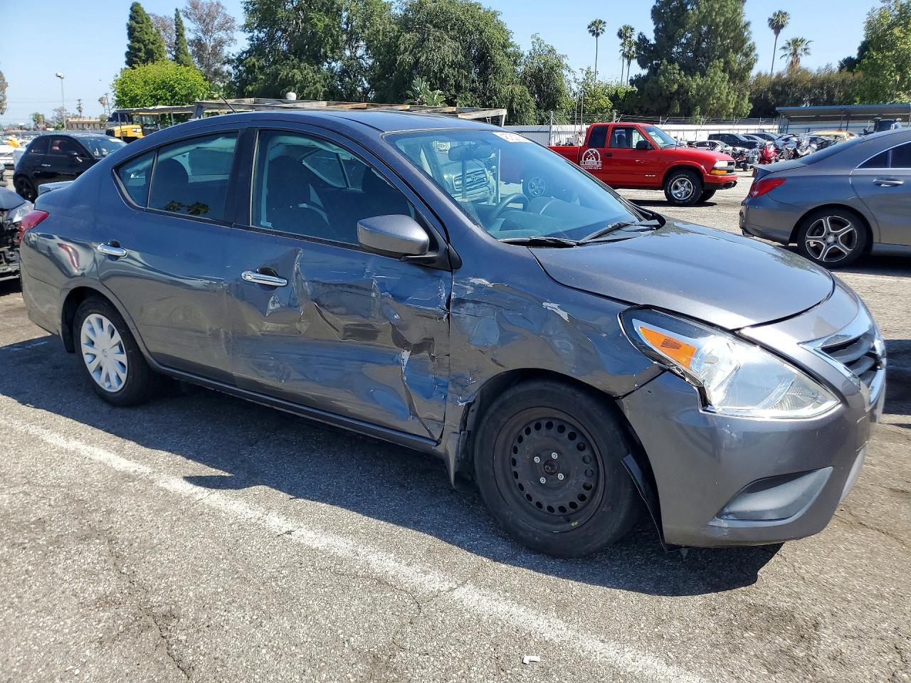2018 Nissan Versa Sv - Фото 4