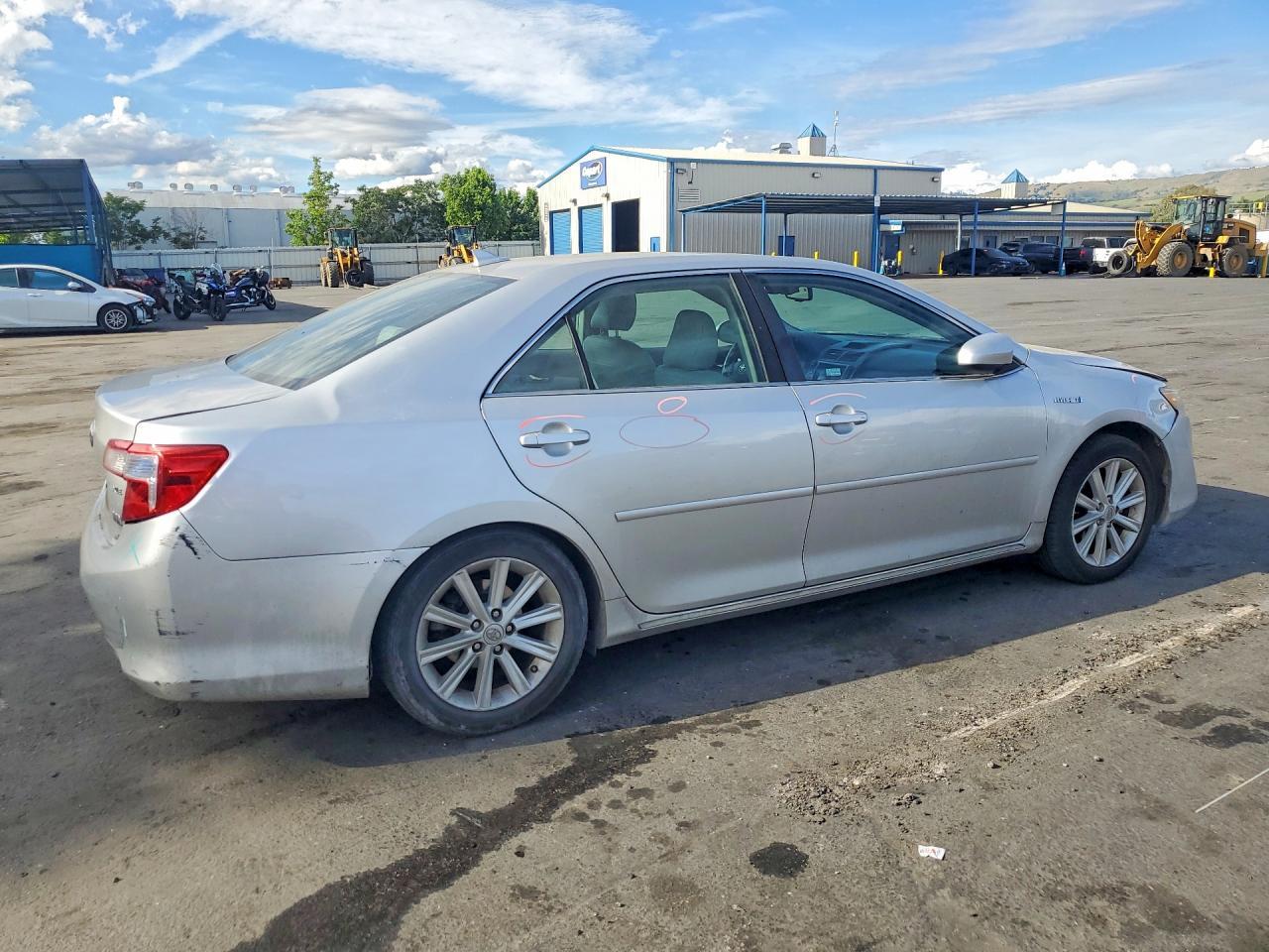 2012 Toyota Camry Hybrid Xle - Image 3