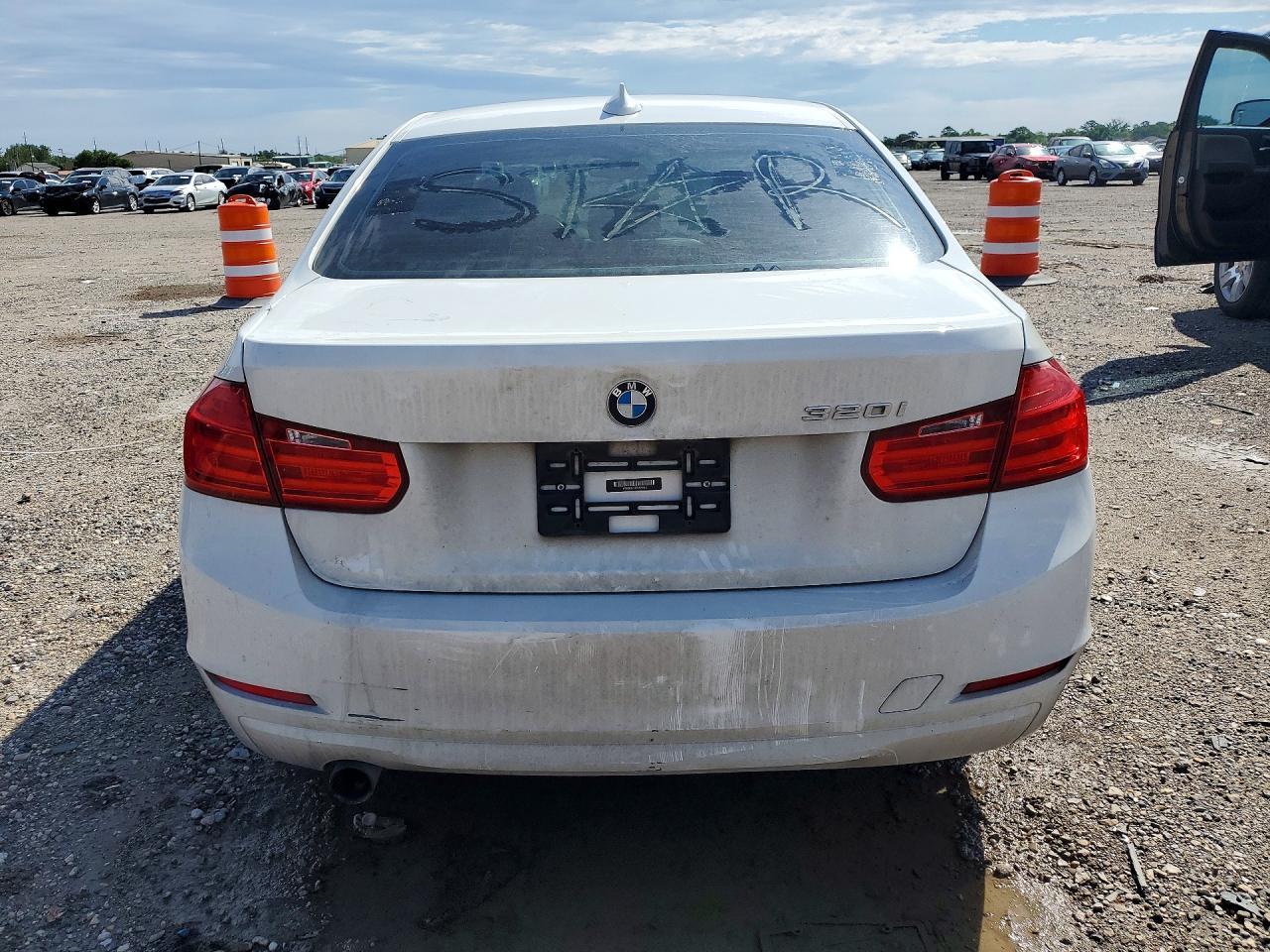 2015 BMW 320 I - Image 6