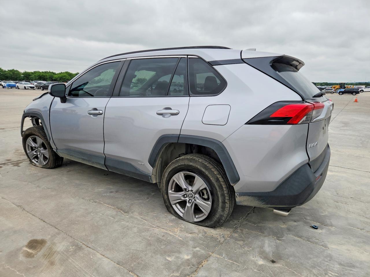 2022 Toyota Rav4 Xle - Image 2