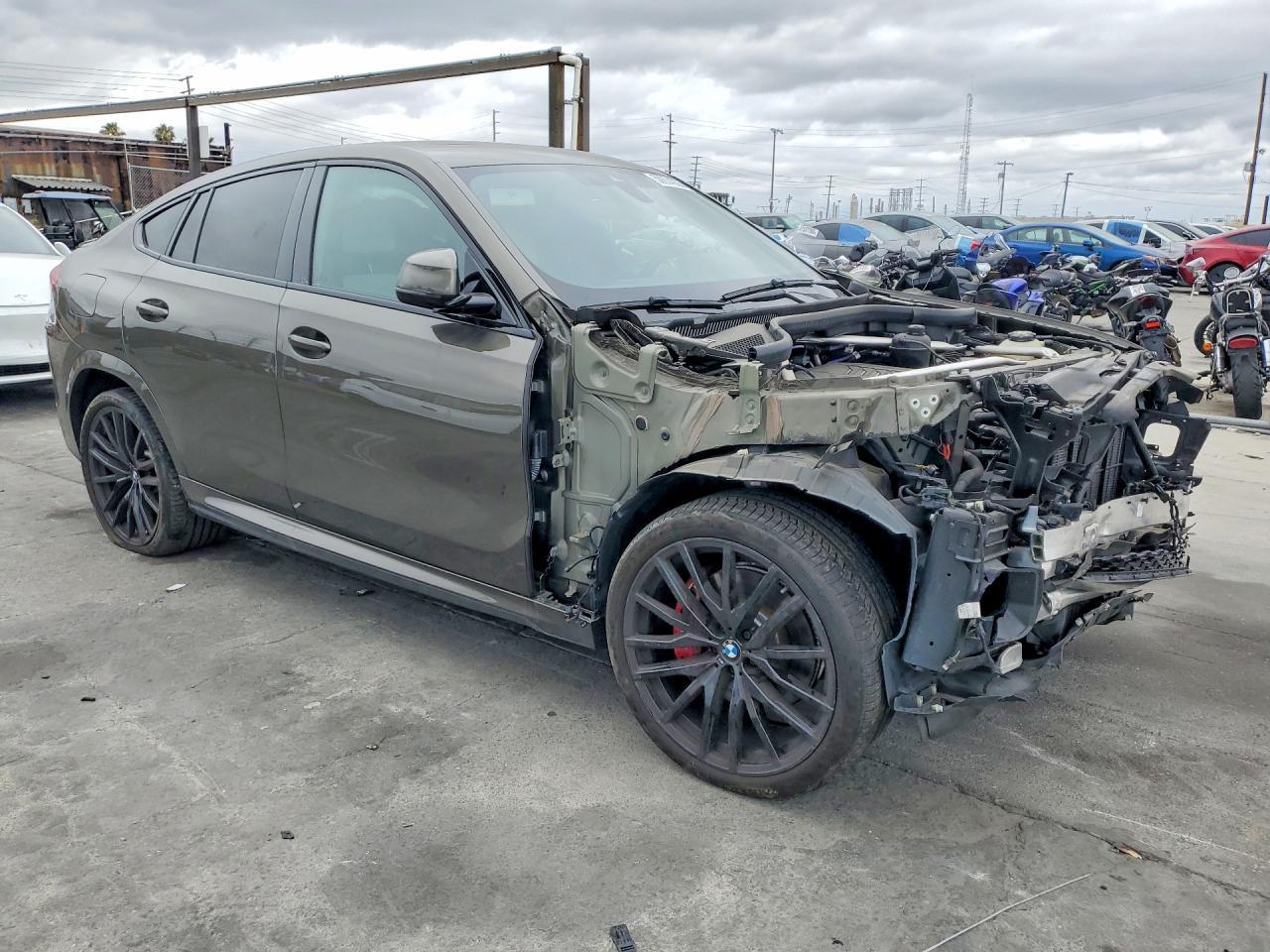 2023 BMW X6 xDrive40I - Image 4