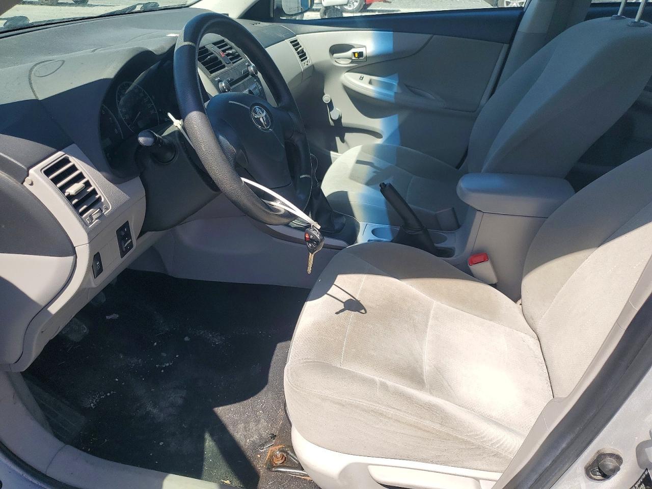 2011 Toyota Corolla Base - Фото 7