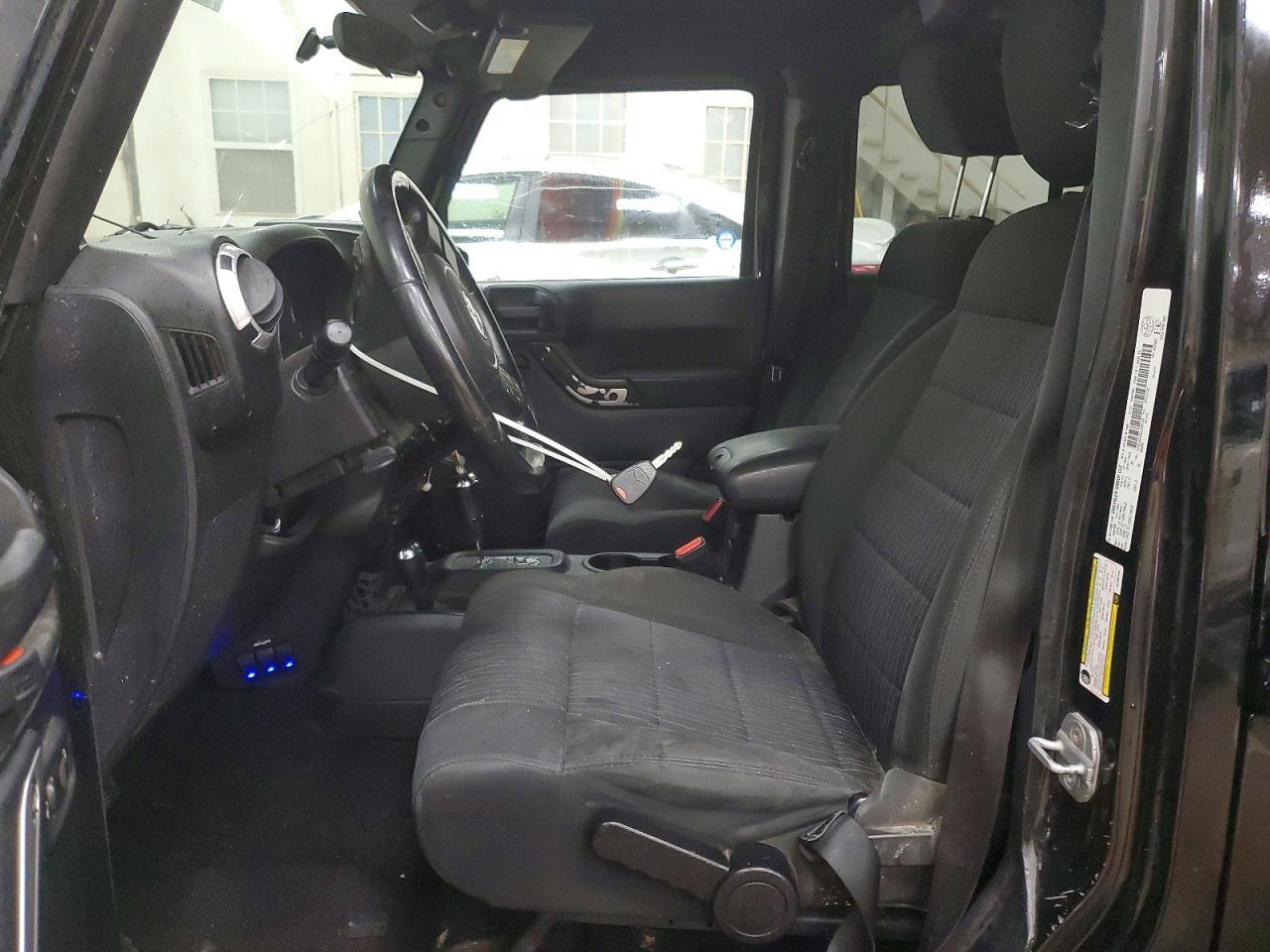 2012 Jeep Wrangler Unlimited Sahara - Image 7