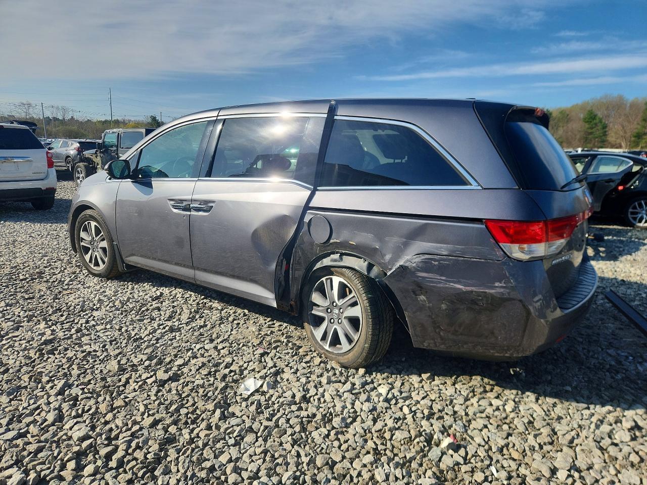 2014 Honda Odyssey Touring - Image 2