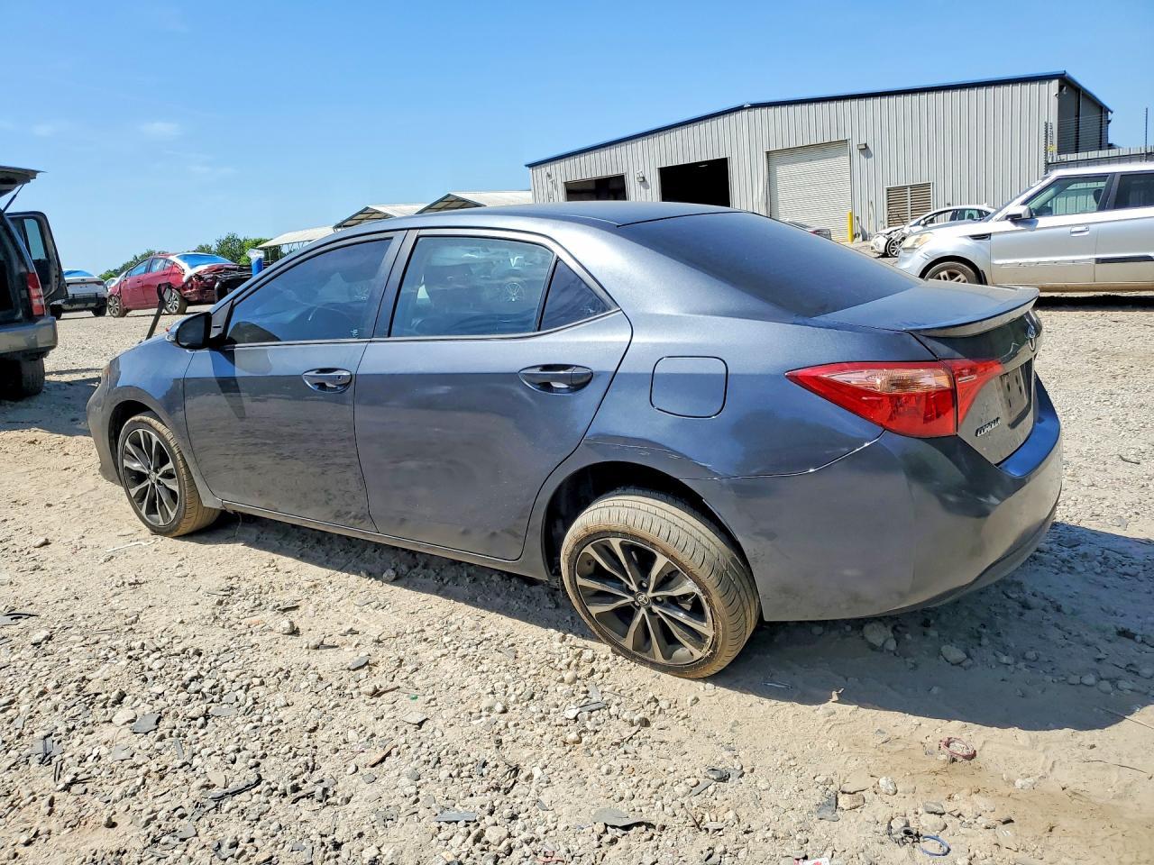 2017 Toyota Corolla Se - Фото 2