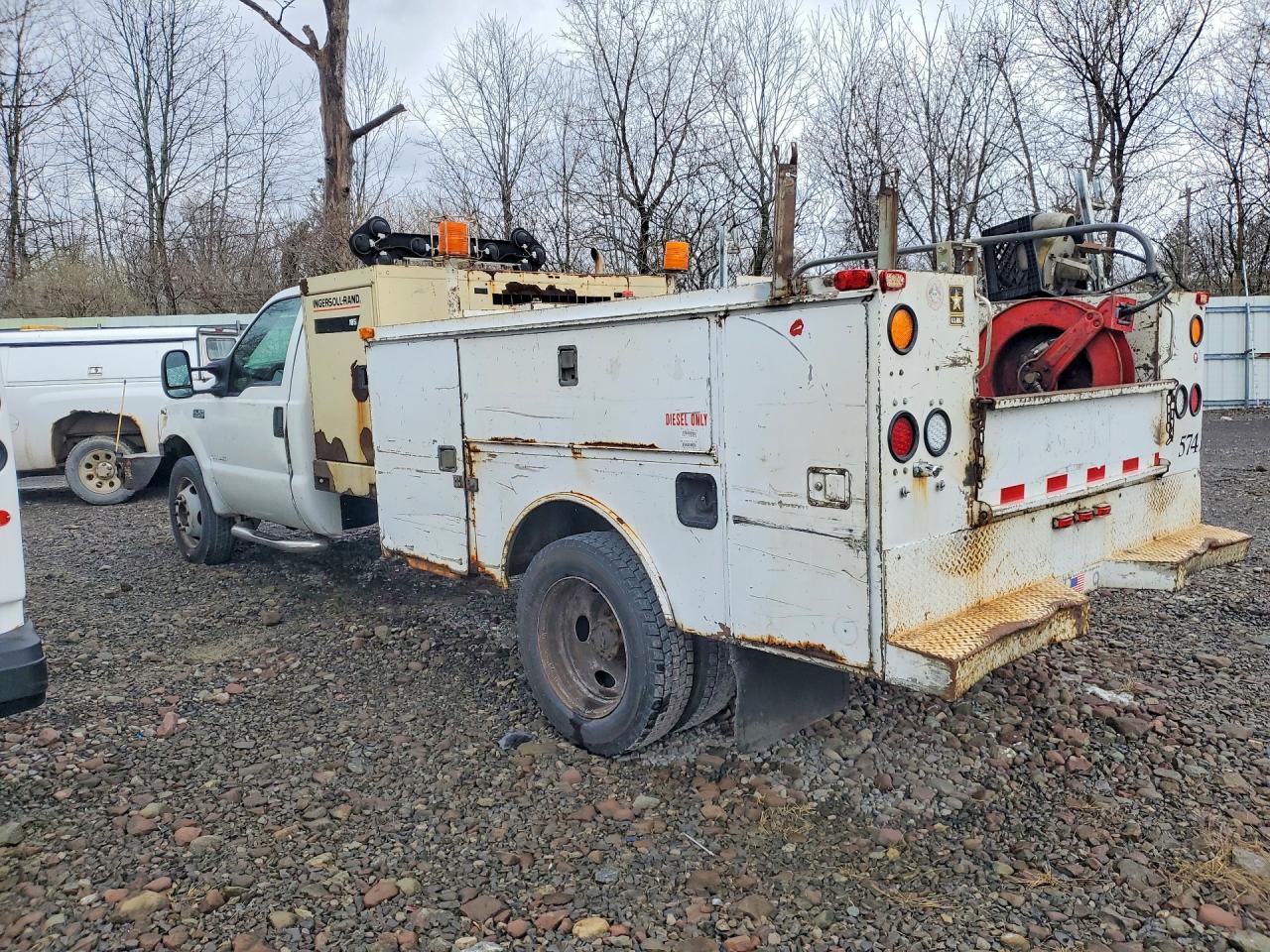 2000 Ford F450 Super Duty Utility / Service Truck - Image 2