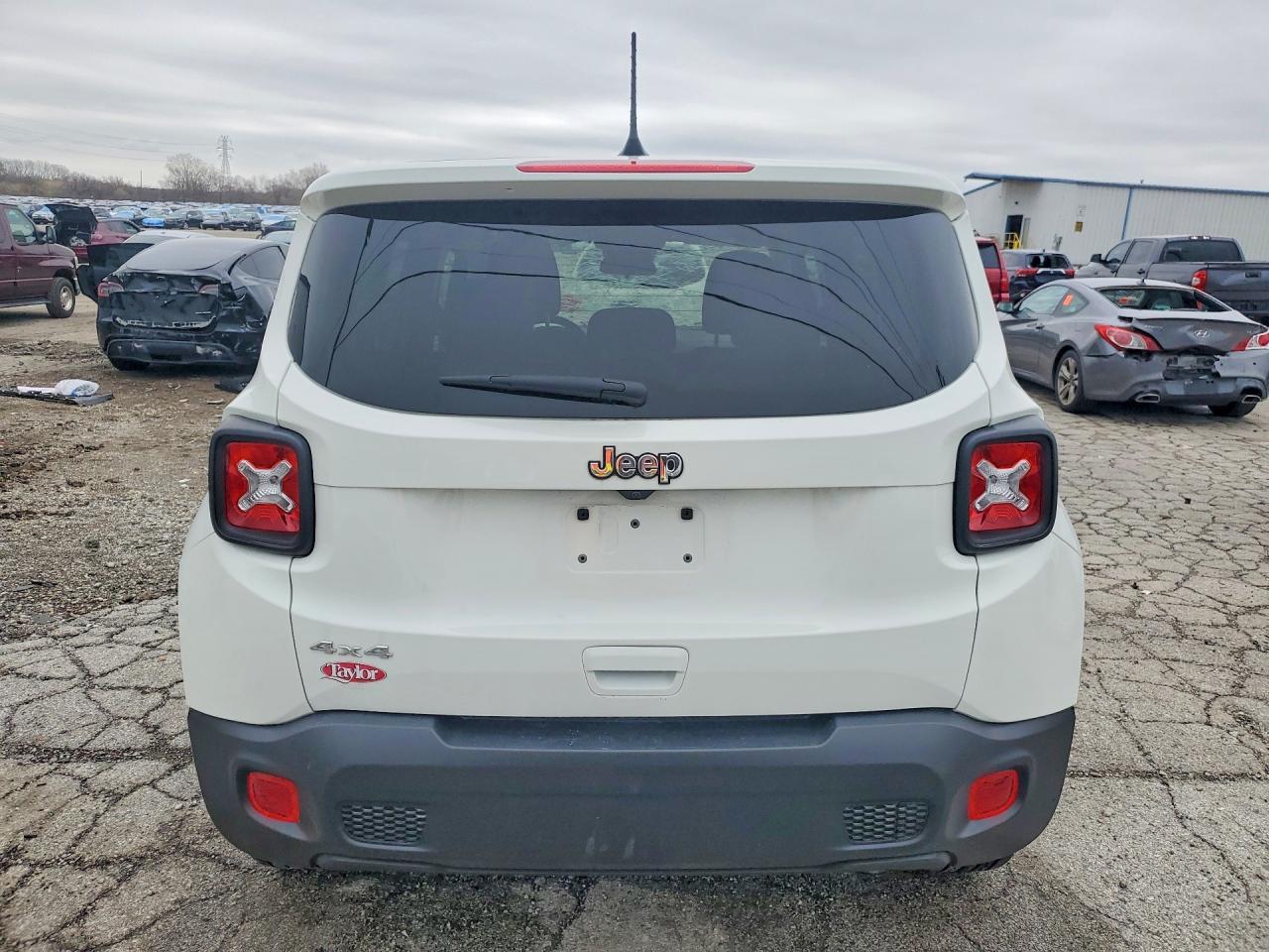 2023 Jeep Renegade Latitude - Фото 6